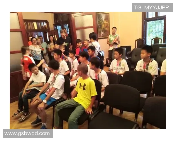 踢足球的圆形世界探索与技巧分享之旅